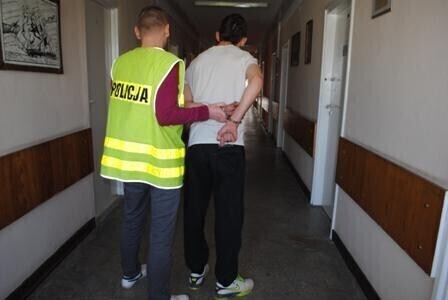 Żądali telefonu i grozili pobiciem