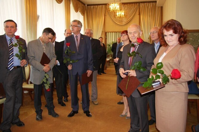 Piotrków odznaczył lekarzy