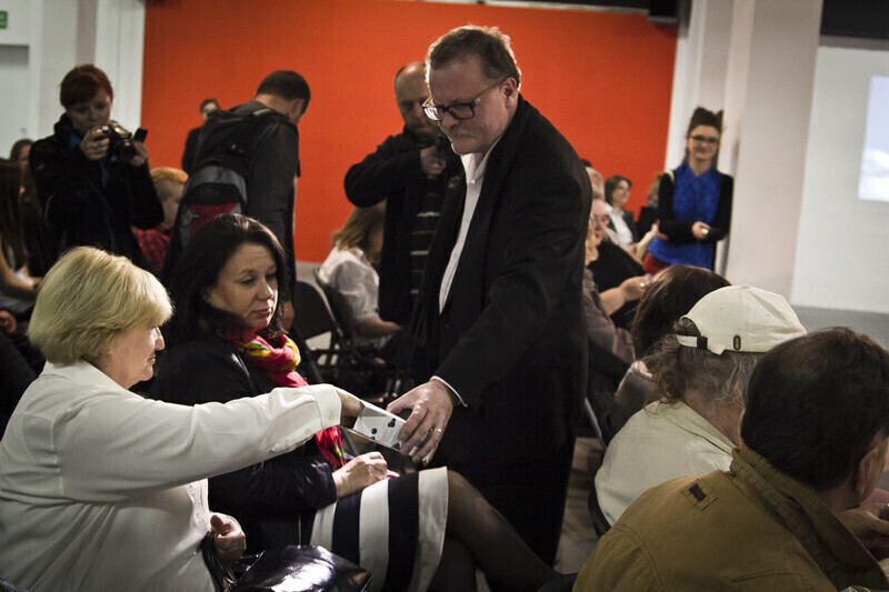 Zdjęcie 5: Bączek puszczony, Interakcje rozpoczęte