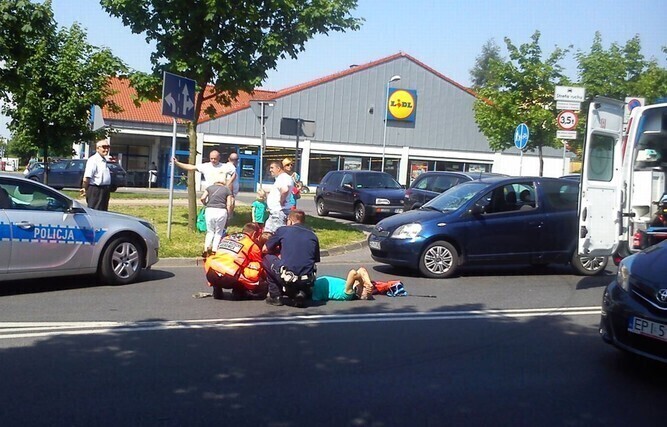 Wypadek przy Lidlu. Potrąciła pieszego ZDJĘCIA
