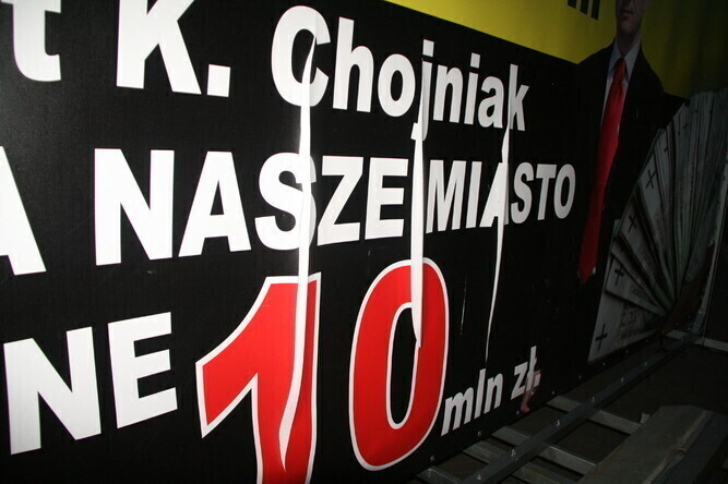 Kto zniszczył baner