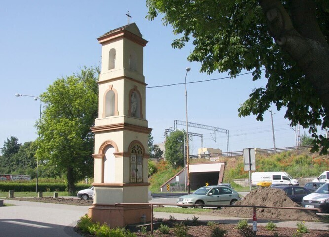 Zabytkowa kapliczka zapomniana przez... wszystkich