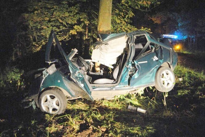 Uderzyła w drzewo zginęła na miejscu