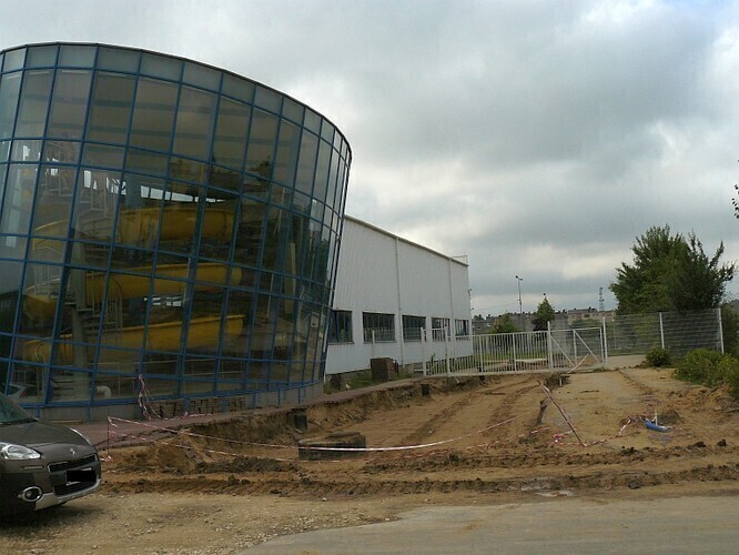 Droga chodnik i parking do końca sierpnia