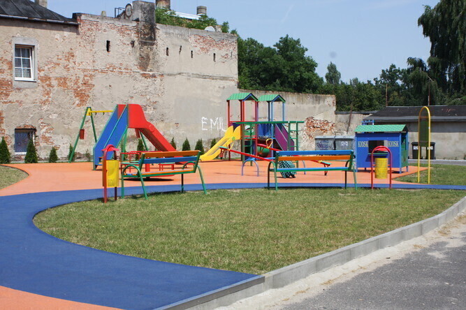 Plac zabaw czy cukierki na pikniku