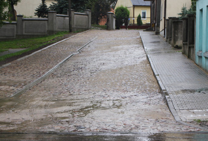 Zdjęcie 1: Droga dojazdowa do kościoła przebudowana