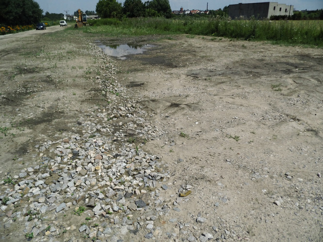 Wtargnęli na prywatny teren i nie posprzątali po sobie