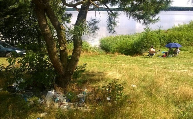 Śmierdzi kupą moczem i rozkładającymi się śmieciami