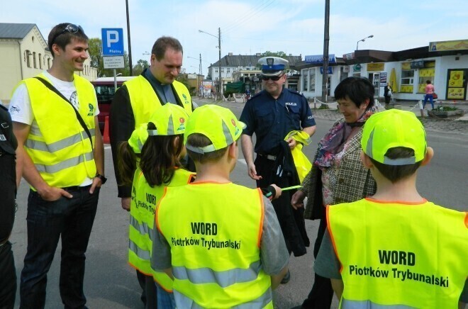Piesi z odblaskami... obowiązkowo