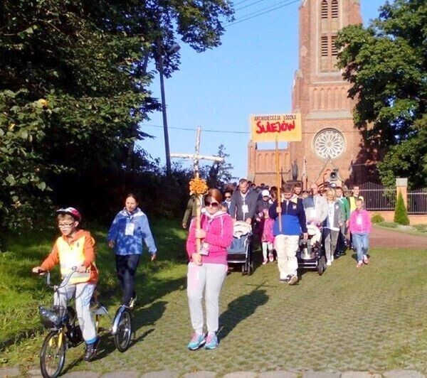 Pielgrzymi z Sulejowa wyruszyli na Jasną Górę