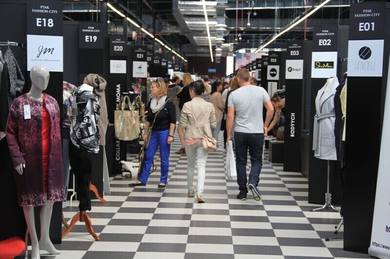 Zdjęcie 14: Międzynarodowe Targi Mody w Ptaku