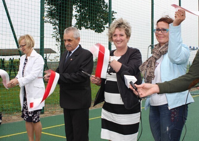 W Komornikach już grają na nowym boisku