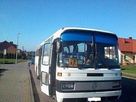 Dwóch na podwójnym gazie wiozło dzieci