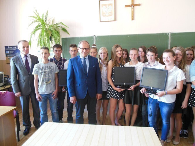 Gorzkowice. Szkoła dostała komputery