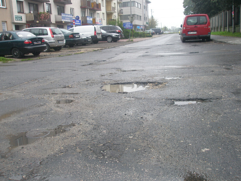 Zdjęcie 2: Jan Dziemdziora wnioskuje o naprawy w mieście