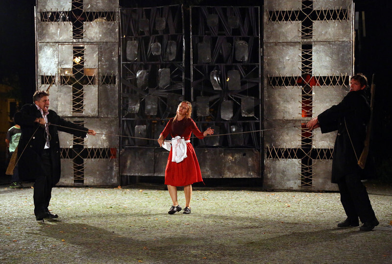 Zdjęcie 3: Przejmujący spektakl o wojnie