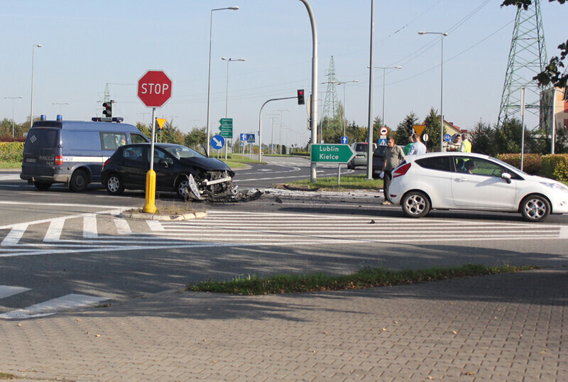 Zdjęcie 5: Kolizja na skrzyżowaniu Al. Sikorskiego z al. Concordii
