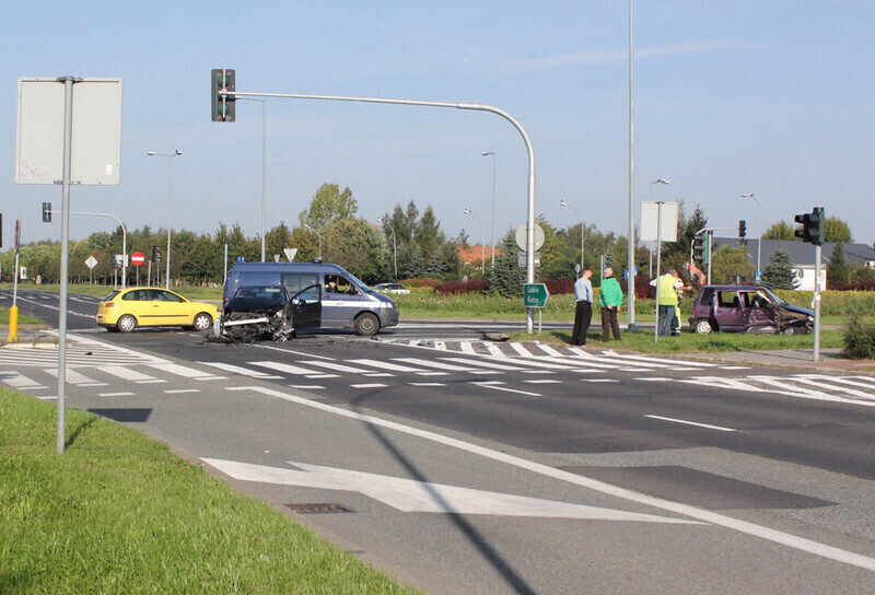 Zdjęcie 10: Kolizja na skrzyżowaniu Al. Sikorskiego z al. Concordii