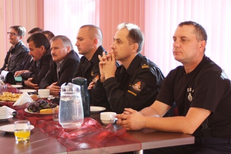 Zdjęcie 3: Z cysterny wyciekł amoniak... 