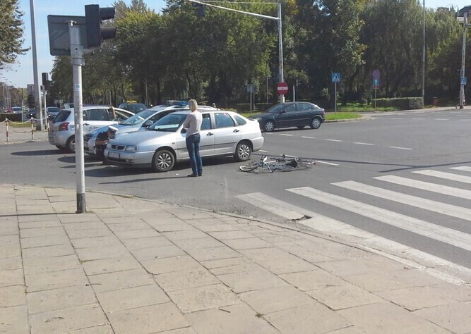 Seat potrącił rowerzystę