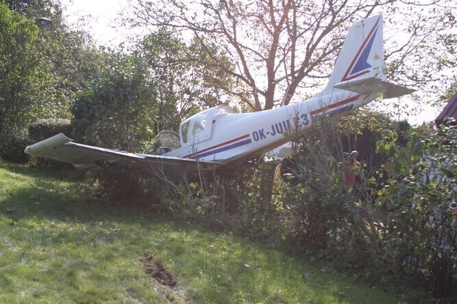 Zdjęcie 1: Awaryjne lądowanie awionetki [video]