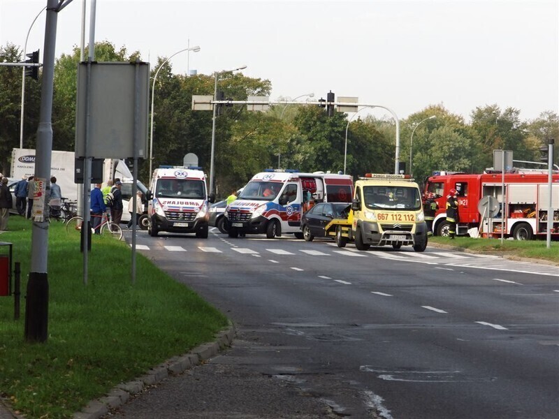 Zdjęcie 3: Groźny wypadek na skrzyżowaniu Al. Sikorskiego i ul. Kostromskiej