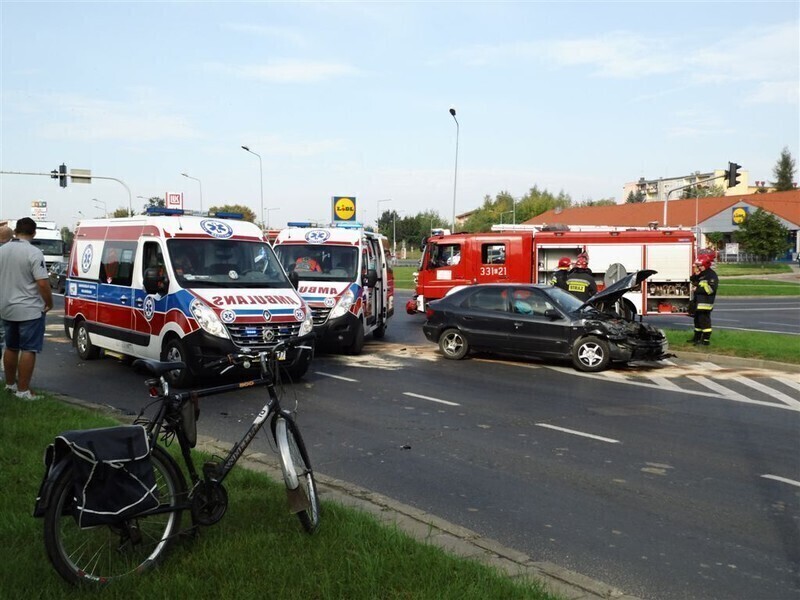 Zdjęcie 7: Groźny wypadek na skrzyżowaniu Al. Sikorskiego i ul. Kostromskiej