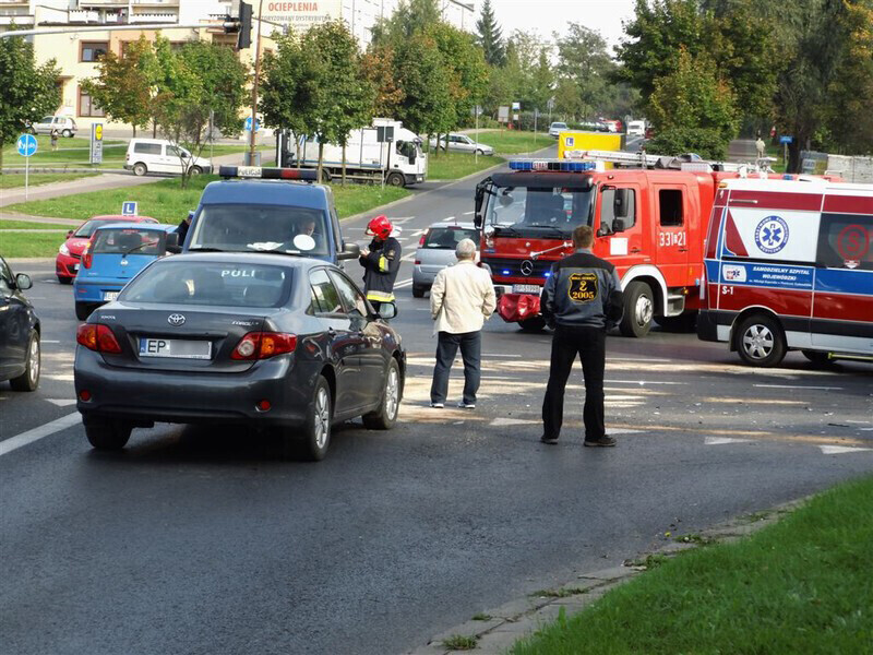 Zdjęcie 12: Groźny wypadek na skrzyżowaniu Al. Sikorskiego i ul. Kostromskiej