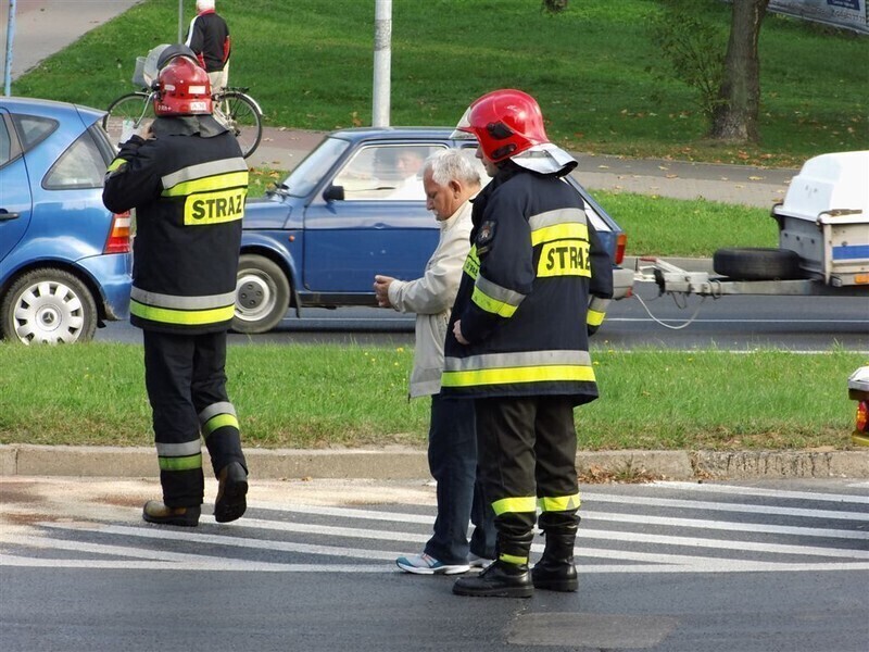 Zdjęcie 14: Groźny wypadek na skrzyżowaniu Al. Sikorskiego i ul. Kostromskiej