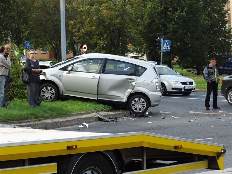 Zdjęcie 17: Groźny wypadek na skrzyżowaniu Al. Sikorskiego i ul. Kostromskiej