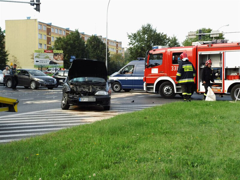 Zdjęcie 18: Groźny wypadek na skrzyżowaniu Al. Sikorskiego i ul. Kostromskiej