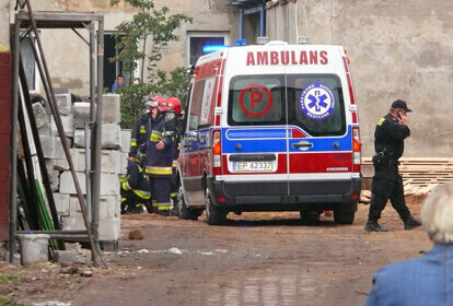 Zdjęcie 1: Runęła ściana w starej octowni. Jedna osoba nie żyje