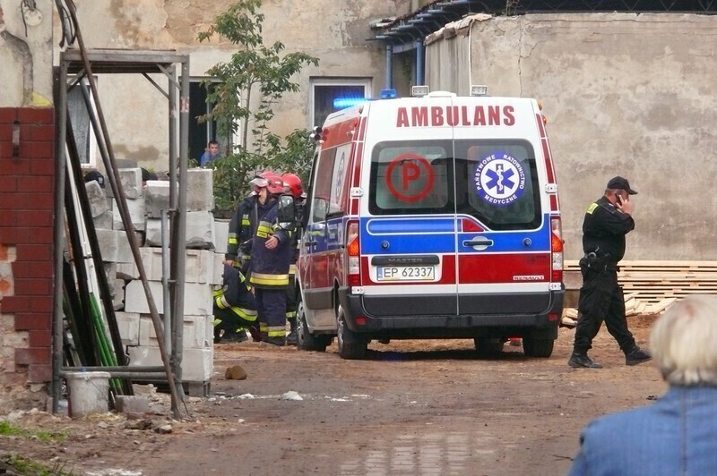 Zdjęcie 2: Runęła ściana w starej octowni. Jedna osoba nie żyje