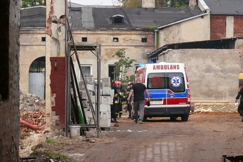 Zdjęcie 5: Runęła ściana w starej octowni. Jedna osoba nie żyje