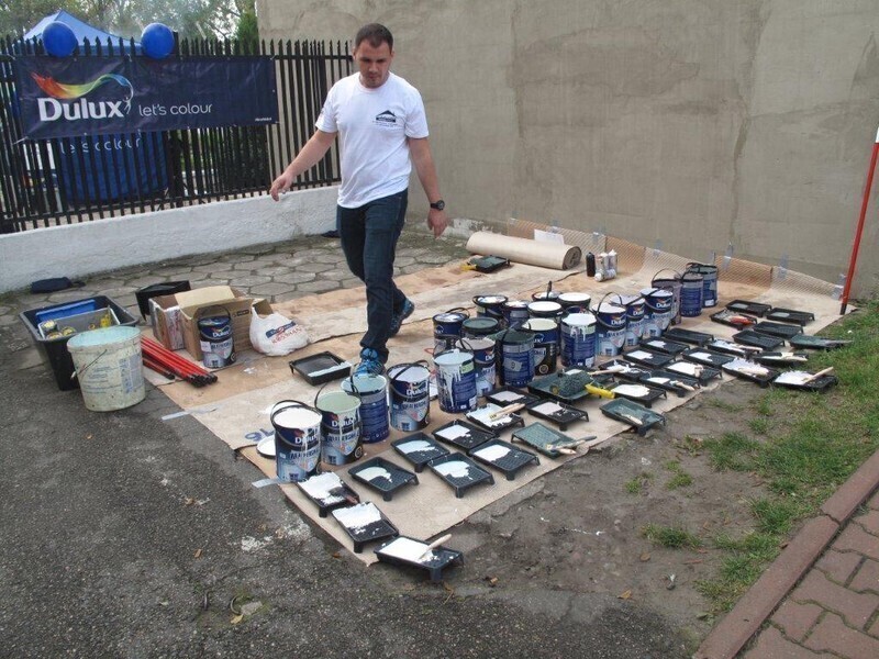 Zdjęcie 4: Wspólnie pomalowali budynek TPS-u