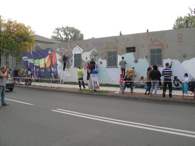 Zdjęcie 6: Wspólnie pomalowali budynek TPS-u