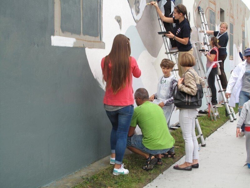 Zdjęcie 7: Wspólnie pomalowali budynek TPS-u