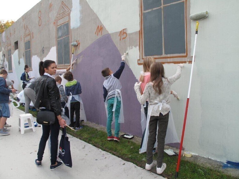 Zdjęcie 9: Wspólnie pomalowali budynek TPS-u