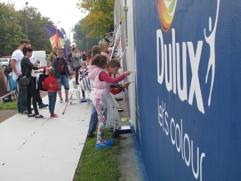 Zdjęcie 10: Wspólnie pomalowali budynek TPS-u