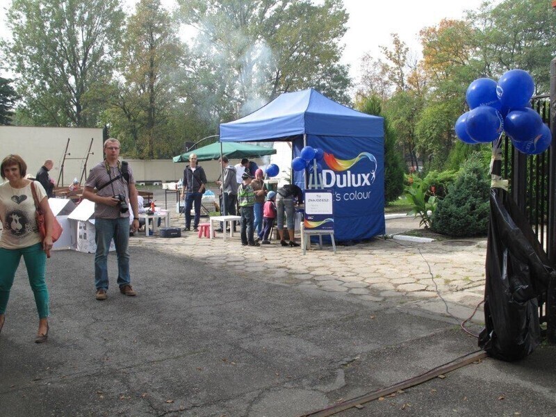 Zdjęcie 17: Wspólnie pomalowali budynek TPS-u