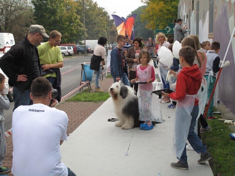 Zdjęcie 19: Wspólnie pomalowali budynek TPS-u