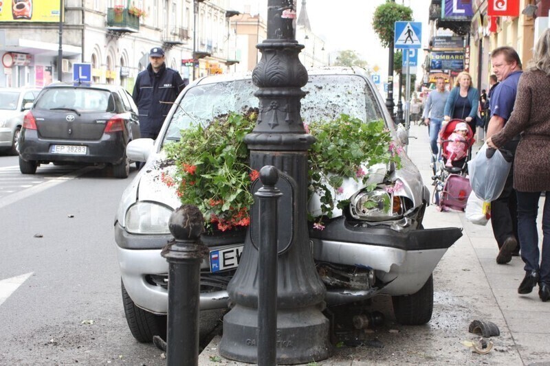 Zdjęcie 2: Wypadek przy wieży ciśnień, trzy osoby w szpitalu