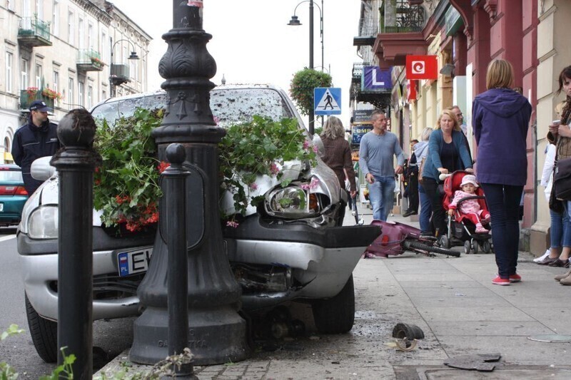 Zdjęcie 4: Wypadek przy wieży ciśnień, trzy osoby w szpitalu