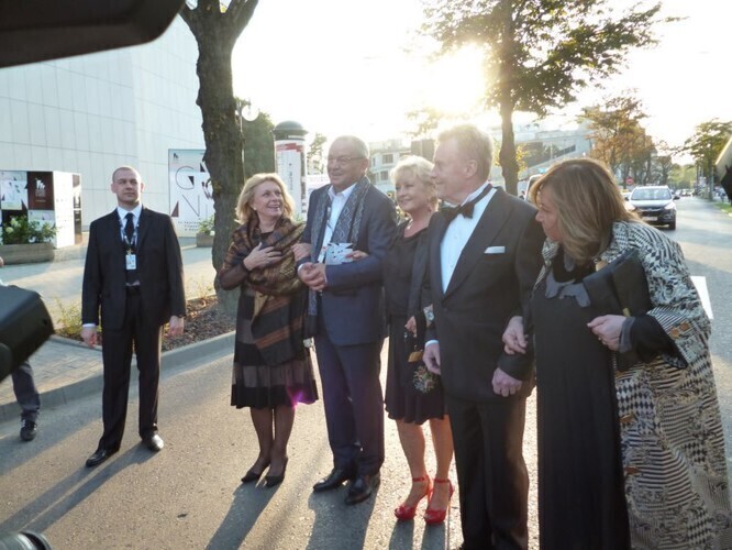 Zdjęcie 1: Uczniowie ZSP 2 na widowni 39. Festiwalu Filmowego w Gdyni