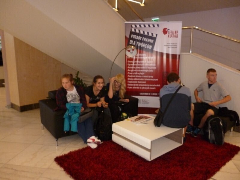 Zdjęcie 38: Uczniowie ZSP 2 na widowni 39. Festiwalu Filmowego w Gdyni