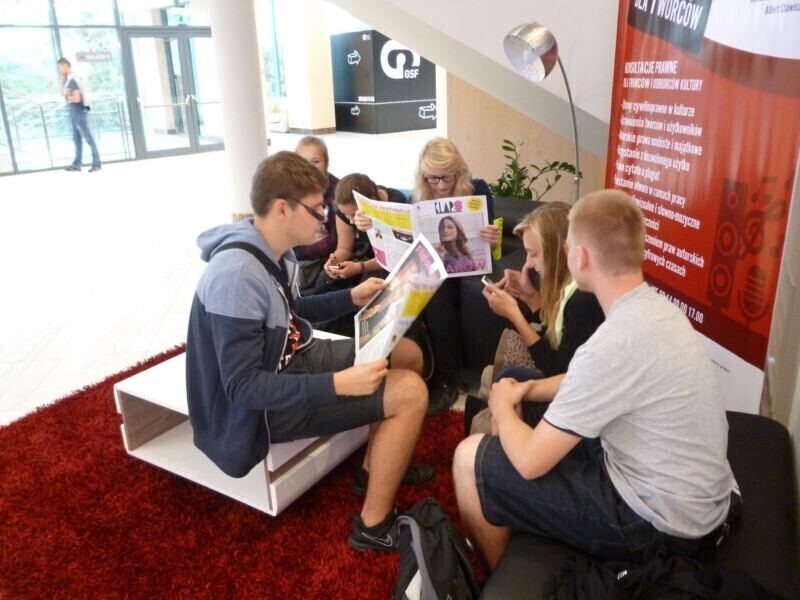 Zdjęcie 39: Uczniowie ZSP 2 na widowni 39. Festiwalu Filmowego w Gdyni