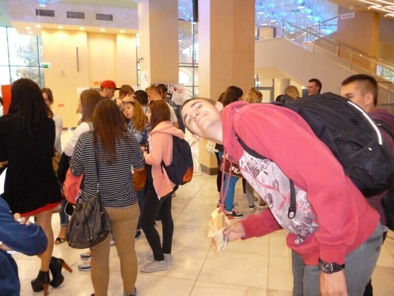 Zdjęcie 42: Uczniowie ZSP 2 na widowni 39. Festiwalu Filmowego w Gdyni