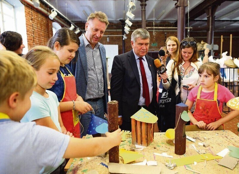 Zdjęcie 4: Z Kolorową Lokomotywą odkrywali sztukę, ekologię i województwo