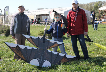 Zdjęcie 1: Święto Latawca na piotrkowskim lotnisku