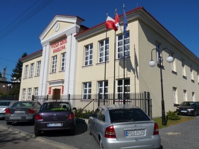 Byli studenci skarżą WSH